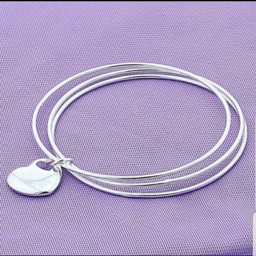 ✅NWOT Sterling silver 3 bangle heart pendate
